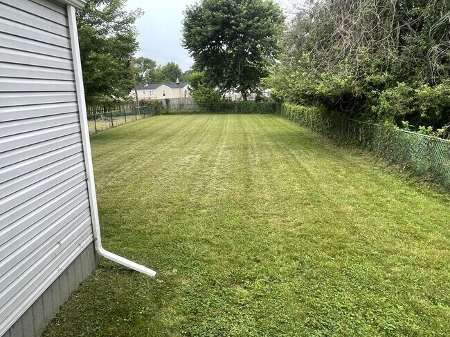 Building Photo - Baltimore - 3 bedroom and 1 Bathroom Available!