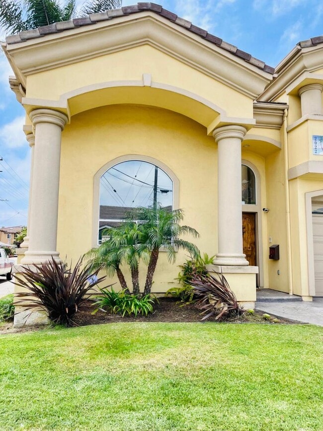 Building Photo - 2022 Plant Ave