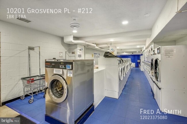 Building Photo - 10201 Grosvenor Pl