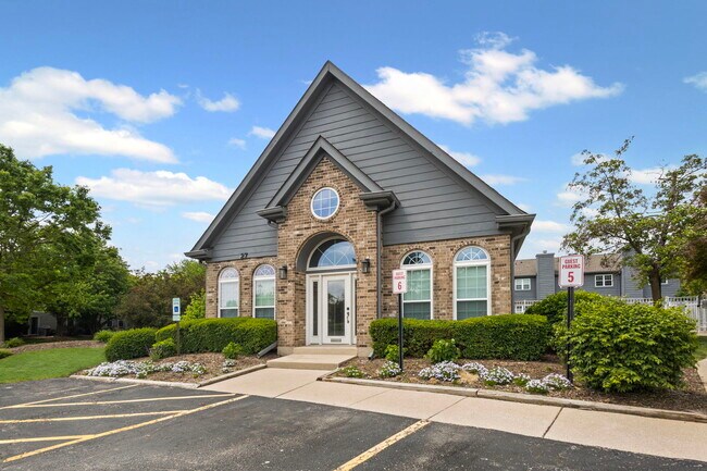 Building Photo - 11 Foxcroft Rd