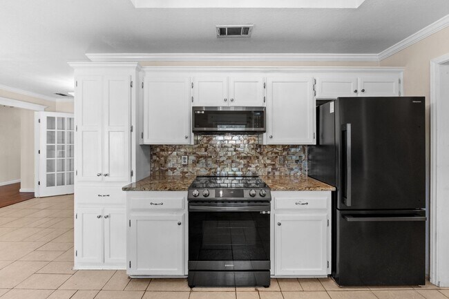 Building Photo - 122 CR - 4936