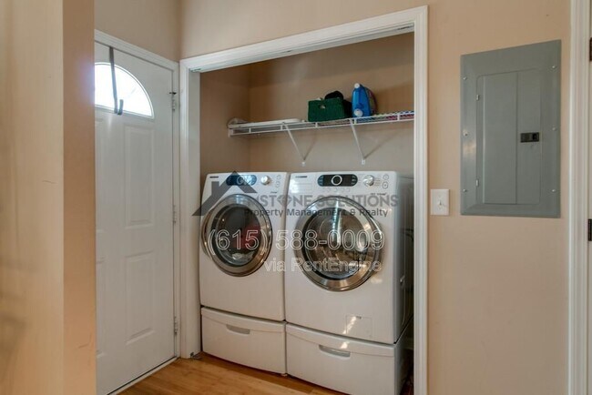 Building Photo - 921 Spence Enclave Ct