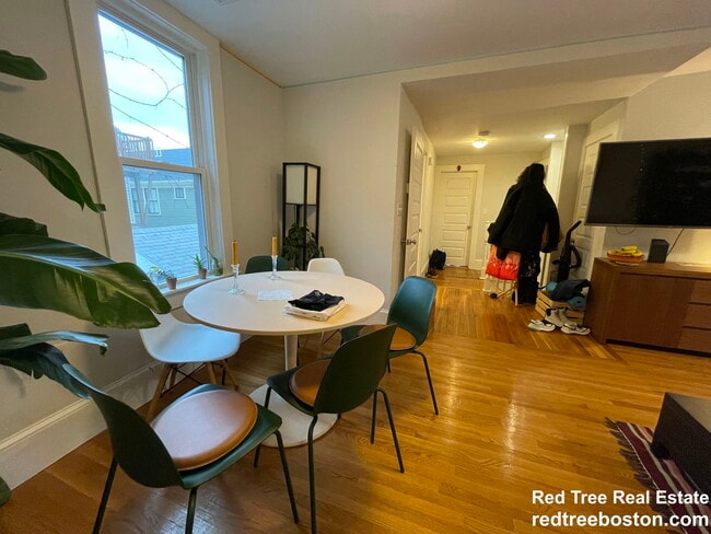 Building Photo - 7 Riverside Pl