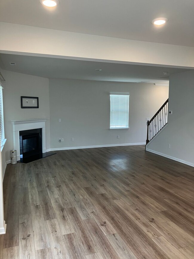 Building Photo - Beautiful Like new 3 bedroom Home in Gambi...