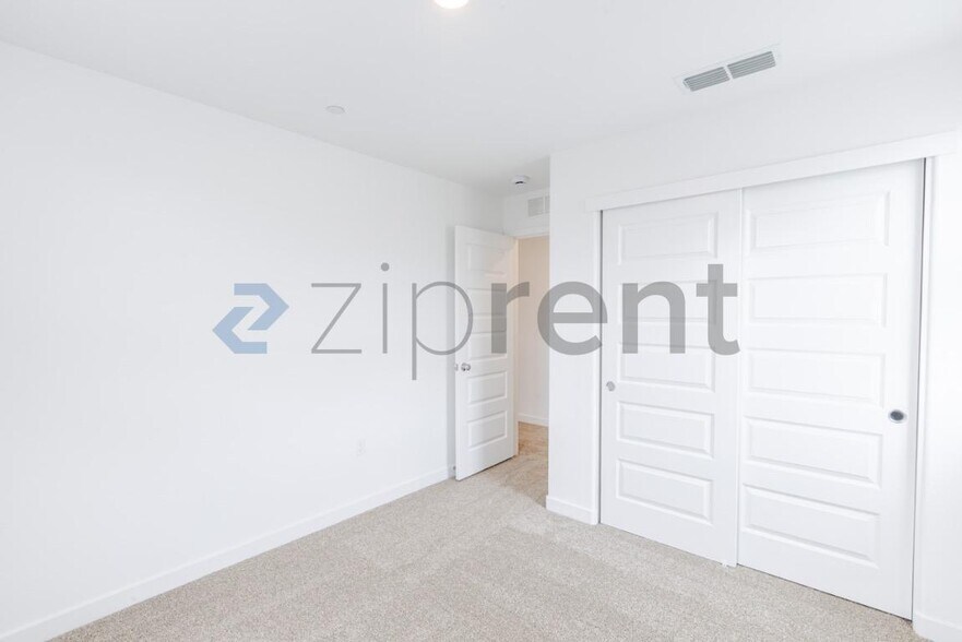 Building Photo - 8399 Sinesky Wy