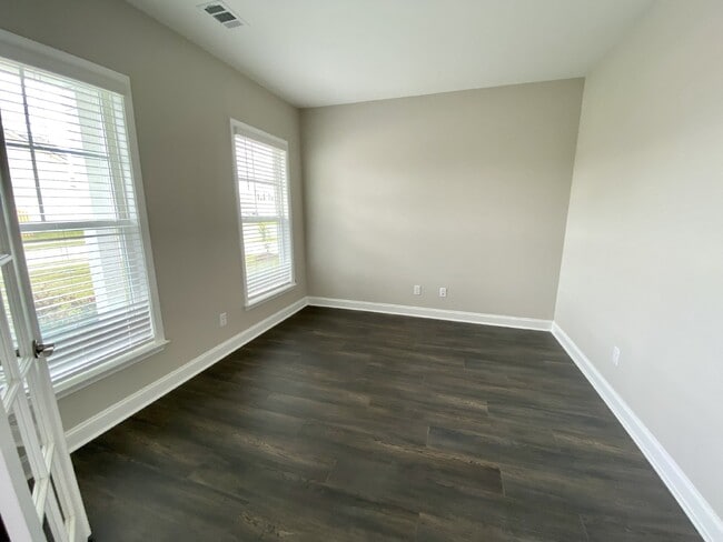 Building Photo - Three Bedroom Home in Malind Bluff!