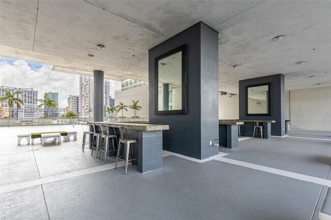 Building Photo - 690 SW 1st Ct