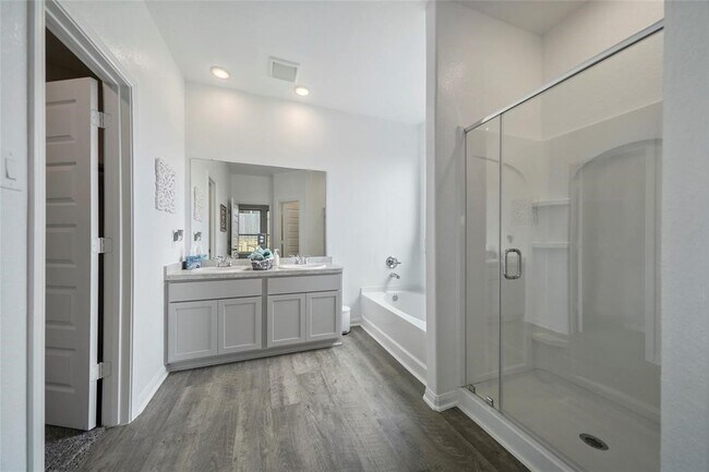 Building Photo - 25575 Blossom Ct
