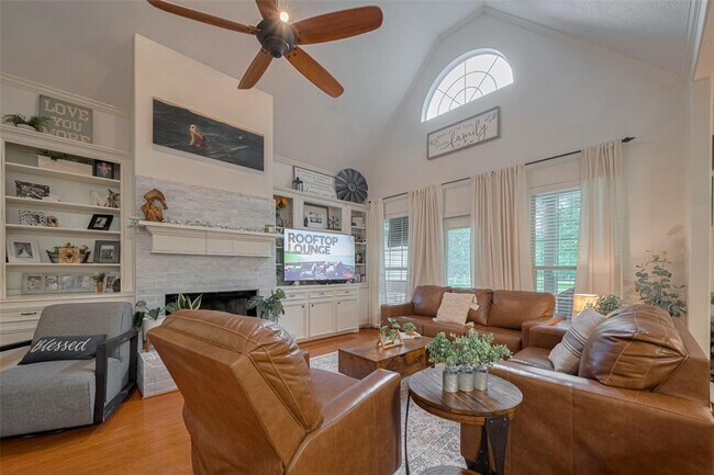 Building Photo - 9072 Grand Lake Estates Dr