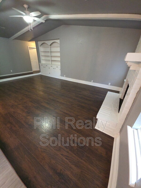 Building Photo - 4408 S Butternut Ave