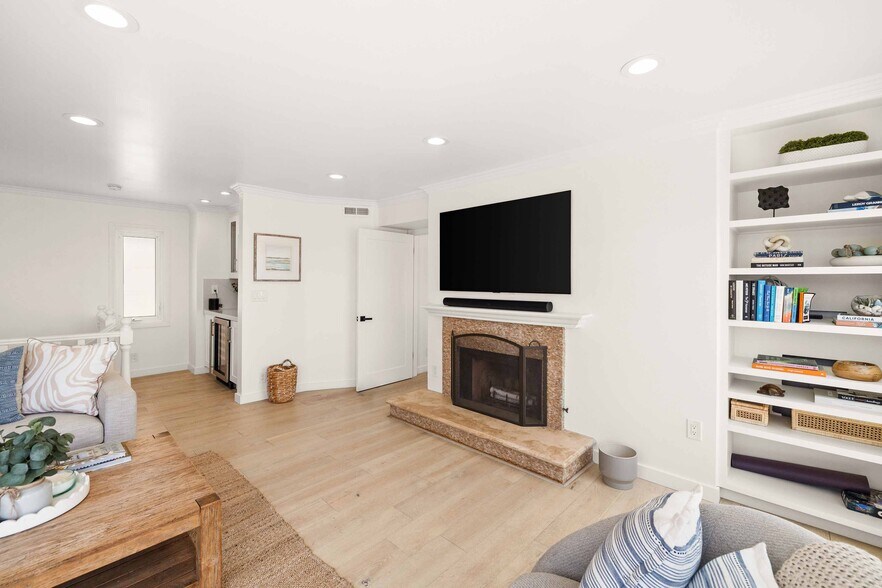 Building Photo - 309 20th Pl