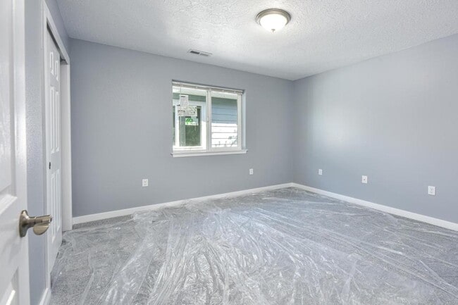 Building Photo - 1735 SE Jefferson St