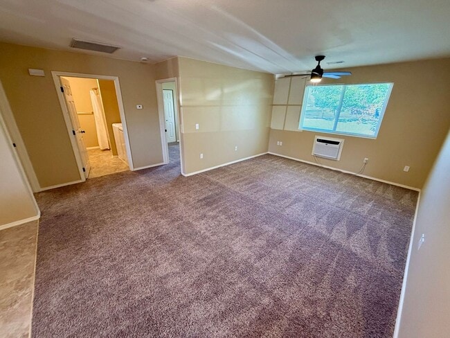 Building Photo - 1308 Burrell Ave
