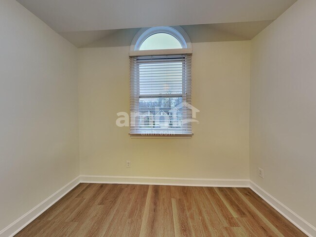 Building Photo - 8401 Forest Shadow Cir