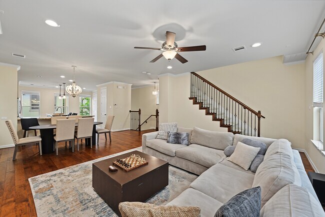 Building Photo - 2713 Shadybrook Meadow Dr