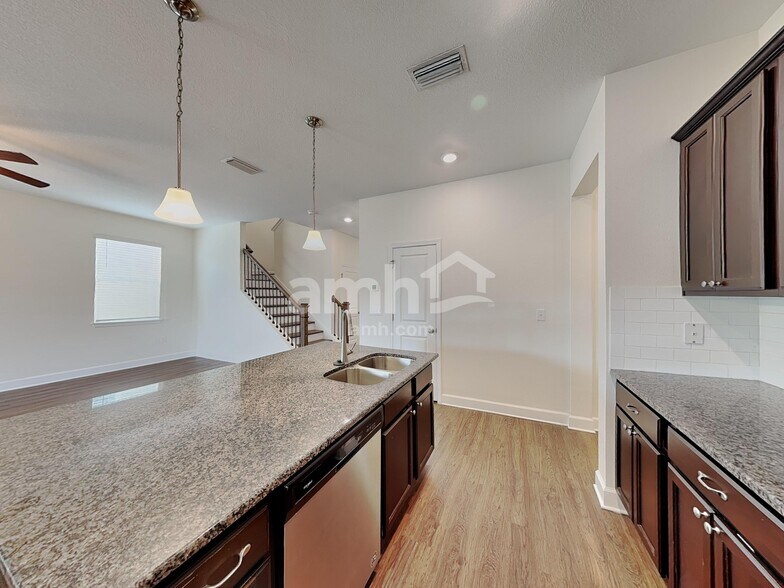 Building Photo - 322 Pine Terrace Dr