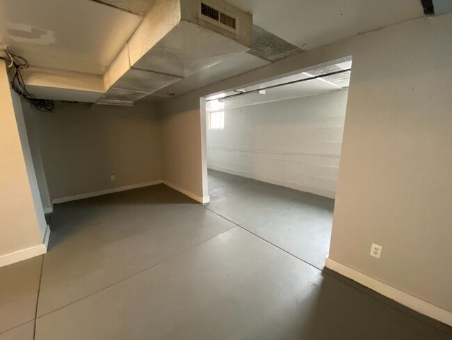 Building Photo - 1020 E Delmar St