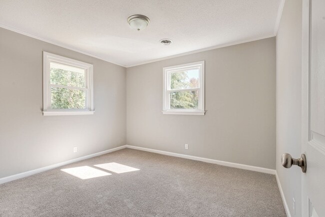 Building Photo - 1311 Mini Ct N