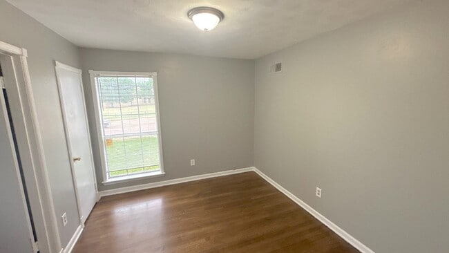 Building Photo - 3338 Covington Pike