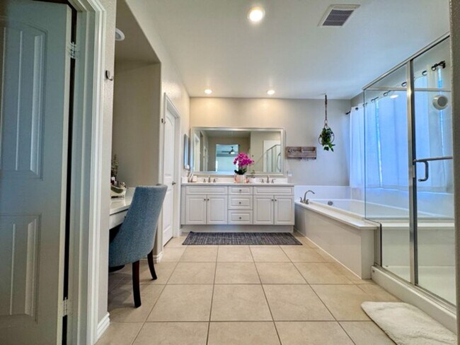 Building Photo - Stunning 5 Bedroom + Office Home with Priv...