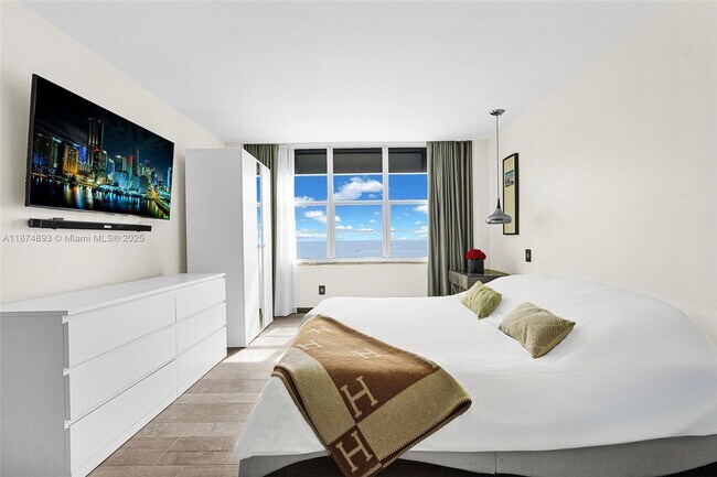 Building Photo - 5151 Collins Ave