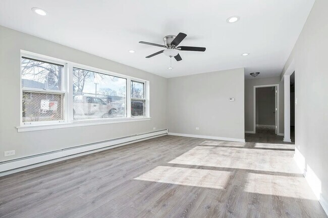 Building Photo - 5358 S Narragansett Ave