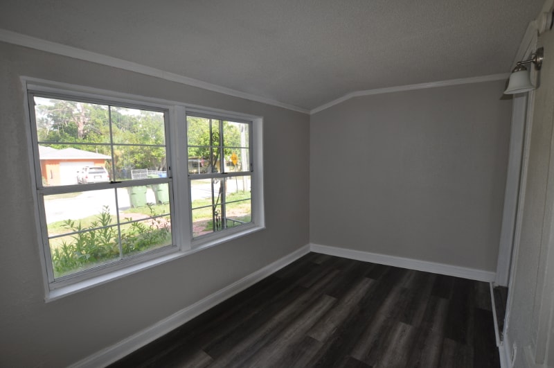 Building Photo - 914 23rd St W