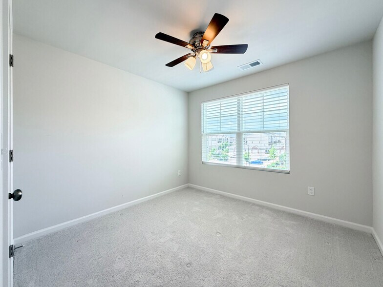 Building Photo - 3018 Brellon Ln