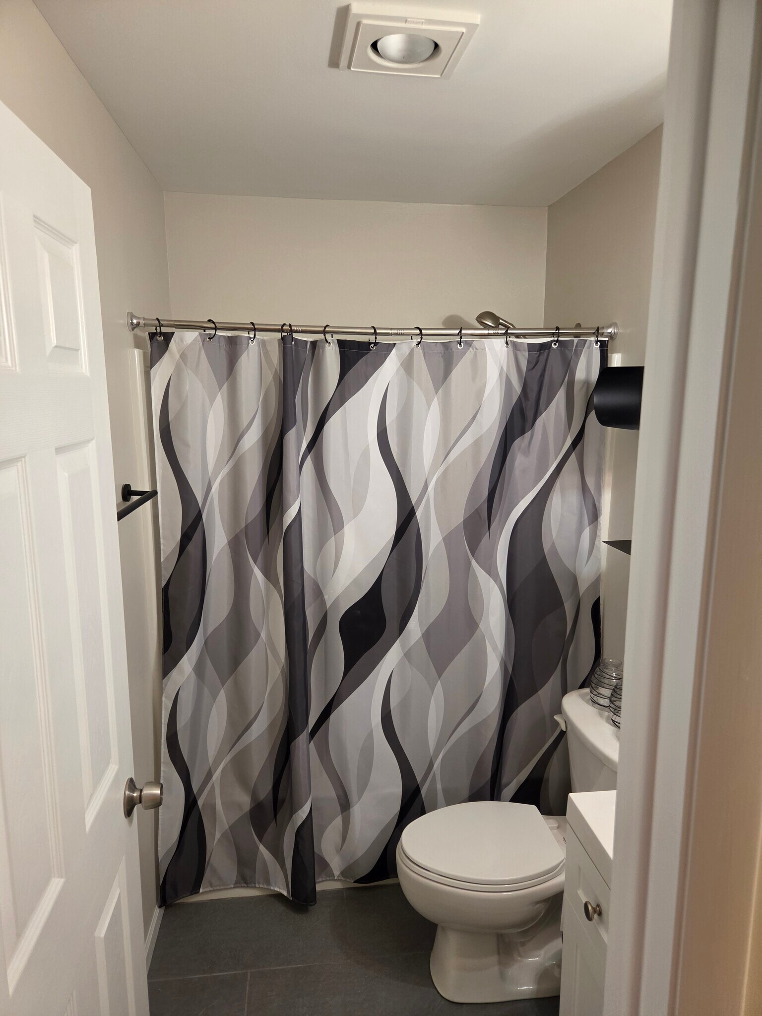 2nd Full Bath - 301 Pembridge Ln