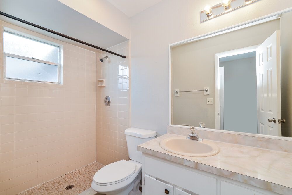 Building Photo - 648 Caribou Ct