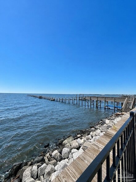 Building Photo - 825 Bayshore Dr