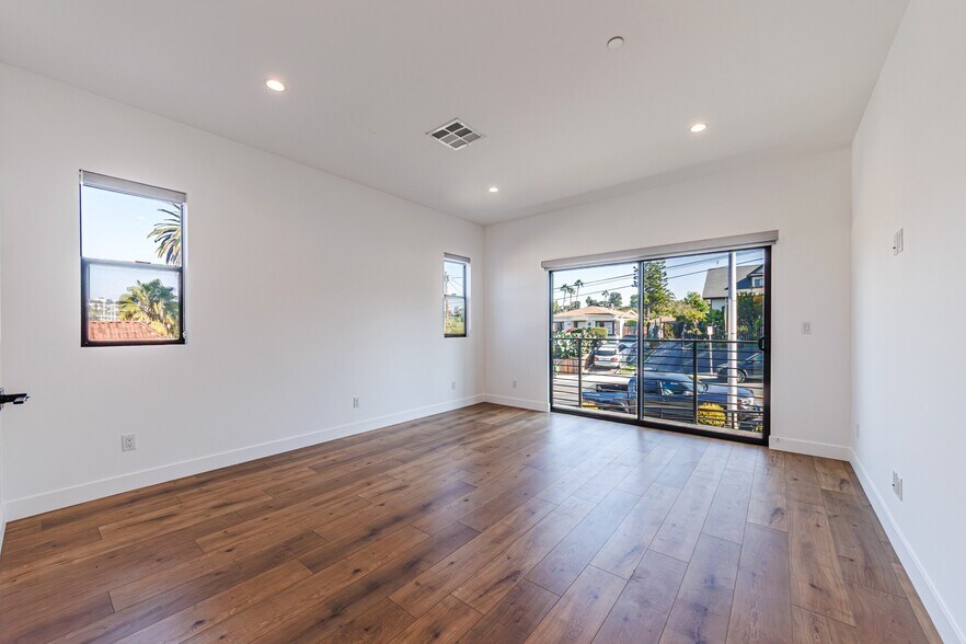 Building Photo - 705 N Benton Way