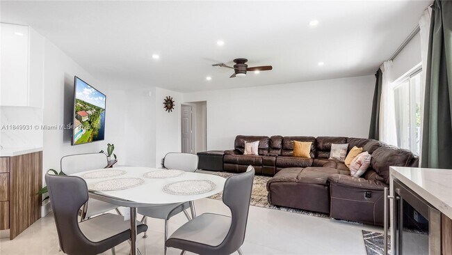 Building Photo - 4025 Sapphire Ln