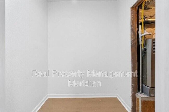 Building Photo - 2424 Cloverdale St