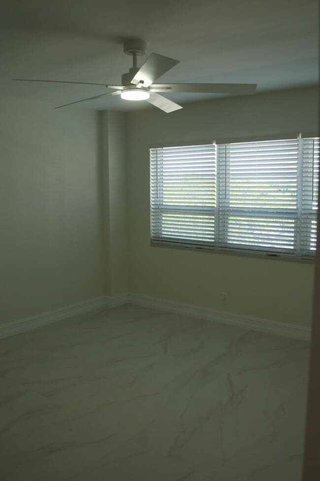 Building Photo - 340 Sunset Dr