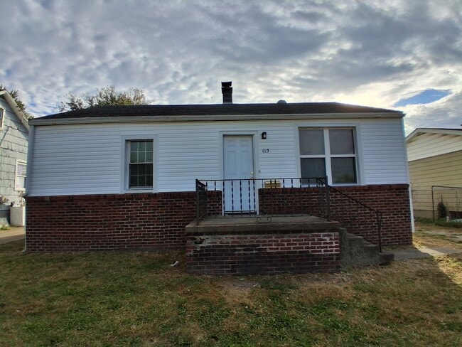 Primary Photo - 115 Harvey St