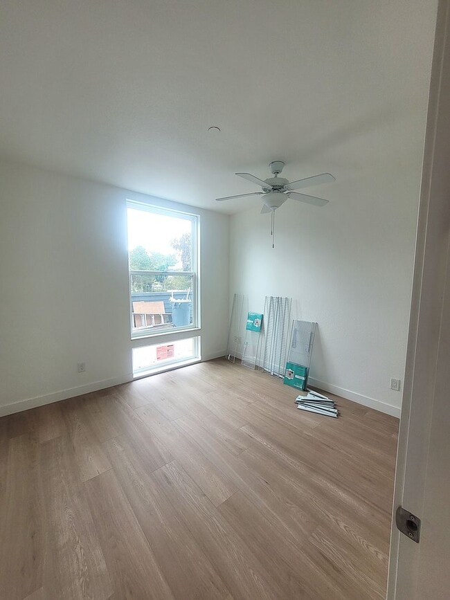 Building Photo - Remodeled One Bedroom with Large deck - H ...
