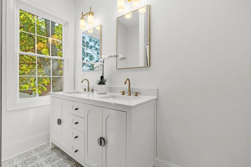 Building Photo - 508 Charles St