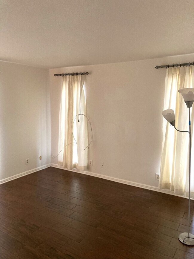 Building Photo - Maintenance free living in this updated condo