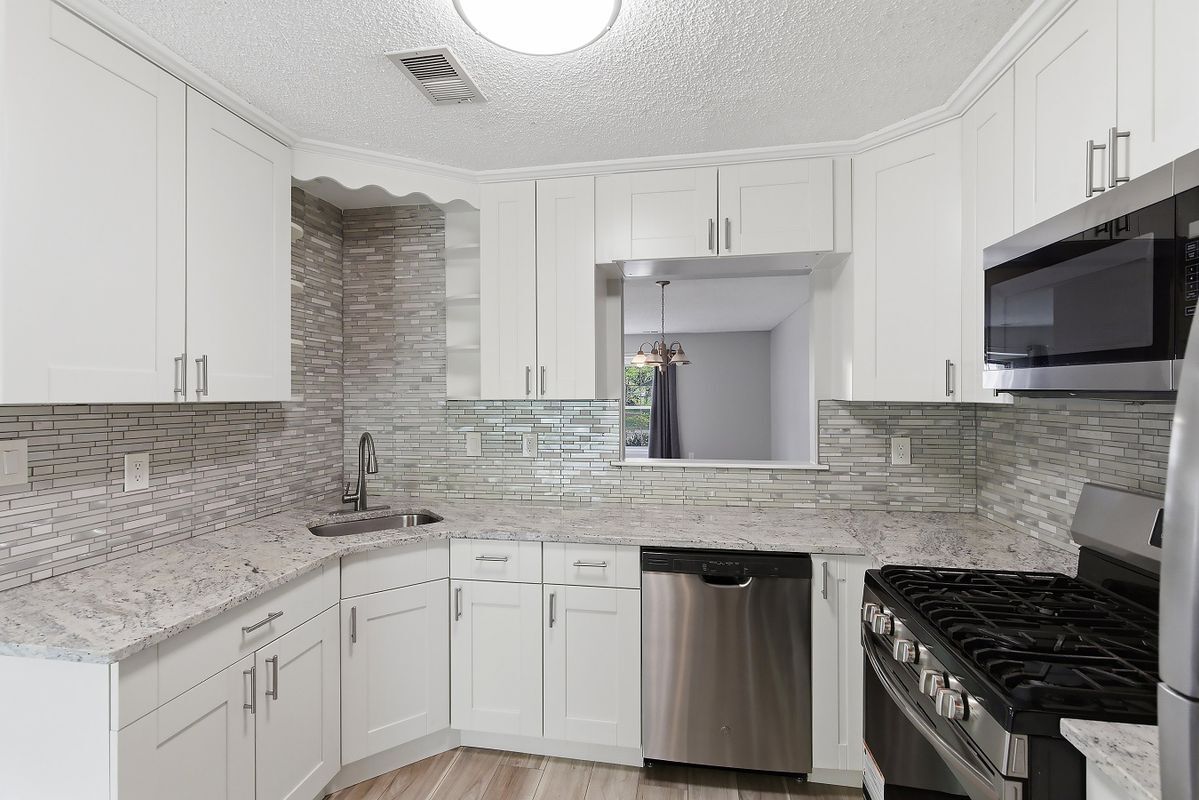 Building Photo - 5 Whistler Dr