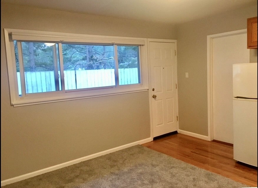 Building Photo - 1960 Claremont Dr