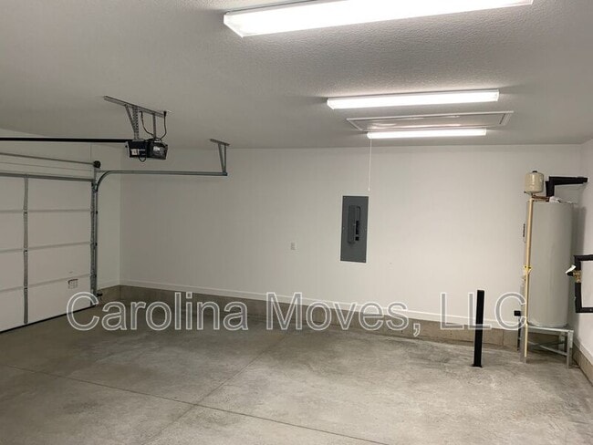 Building Photo - 147 Cosmos Ln