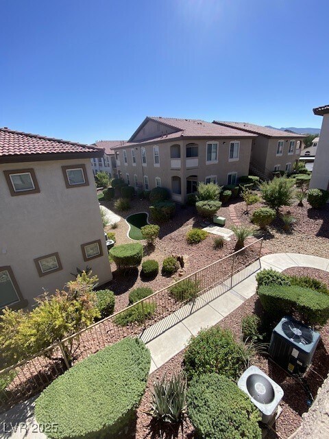 Building Photo - 2305 W Horizon Ridge Pkwy
