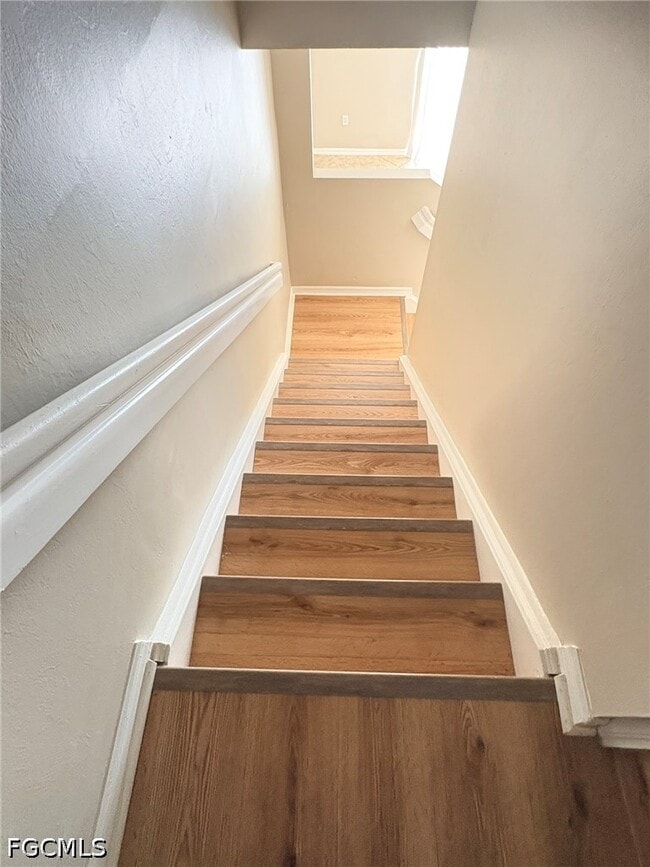 Building Photo - 3643 Pine Oak Cir