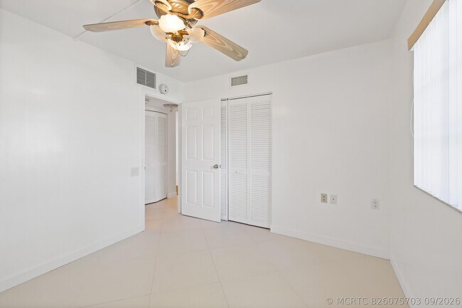 Building Photo - 1105 Bahama Bend