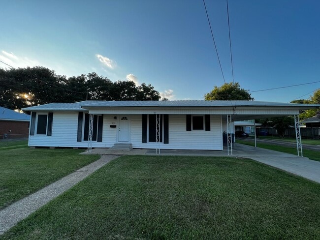 Building Photo - 210 St Michael St