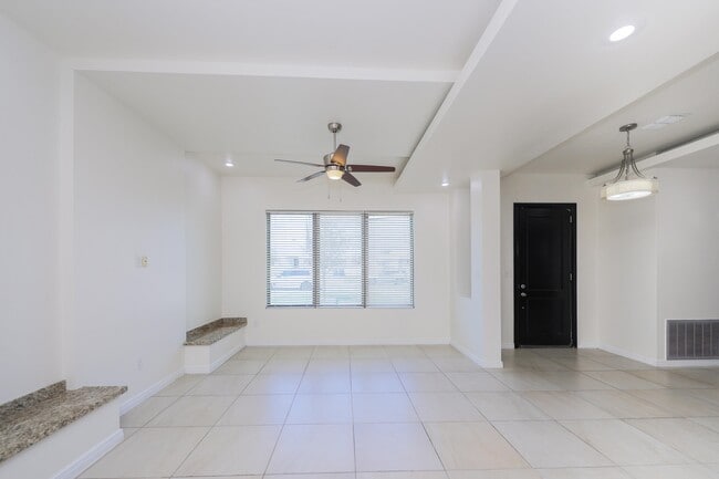 Building Photo - 2319 Palos Lp