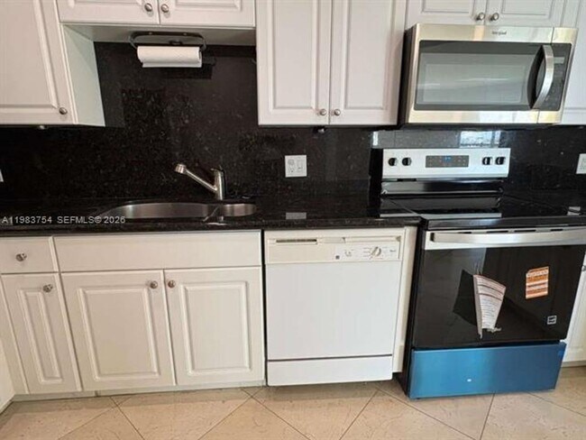 Building Photo - 1627 SW 37th Ave