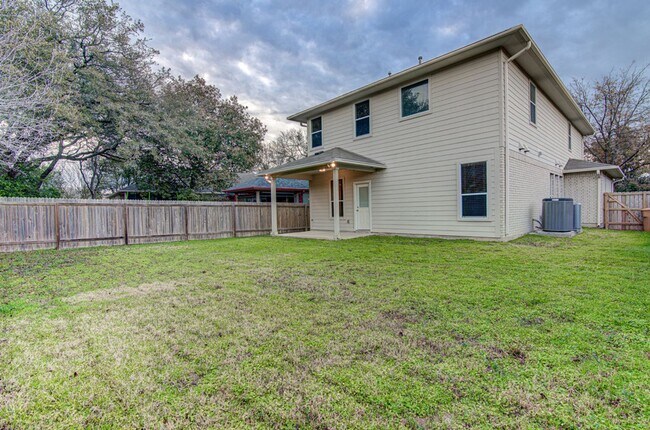 Building Photo - Gorgeous Rancho Alto 5/3 is Move in Ready!