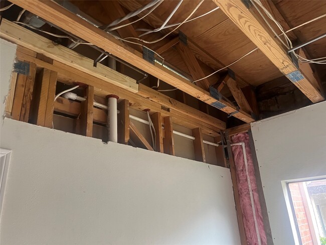 Building Photo - 2668 Bering Dr